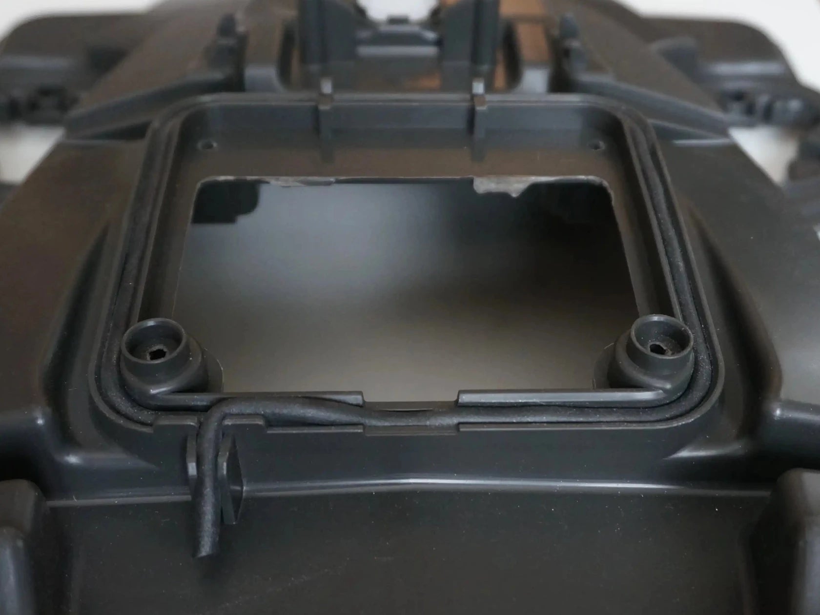 Display seal overlap 320-550